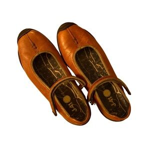 J-41 Adventure On Brown Leather Mary Jane Flats 7.5 Comfort Walking Shoes Travel